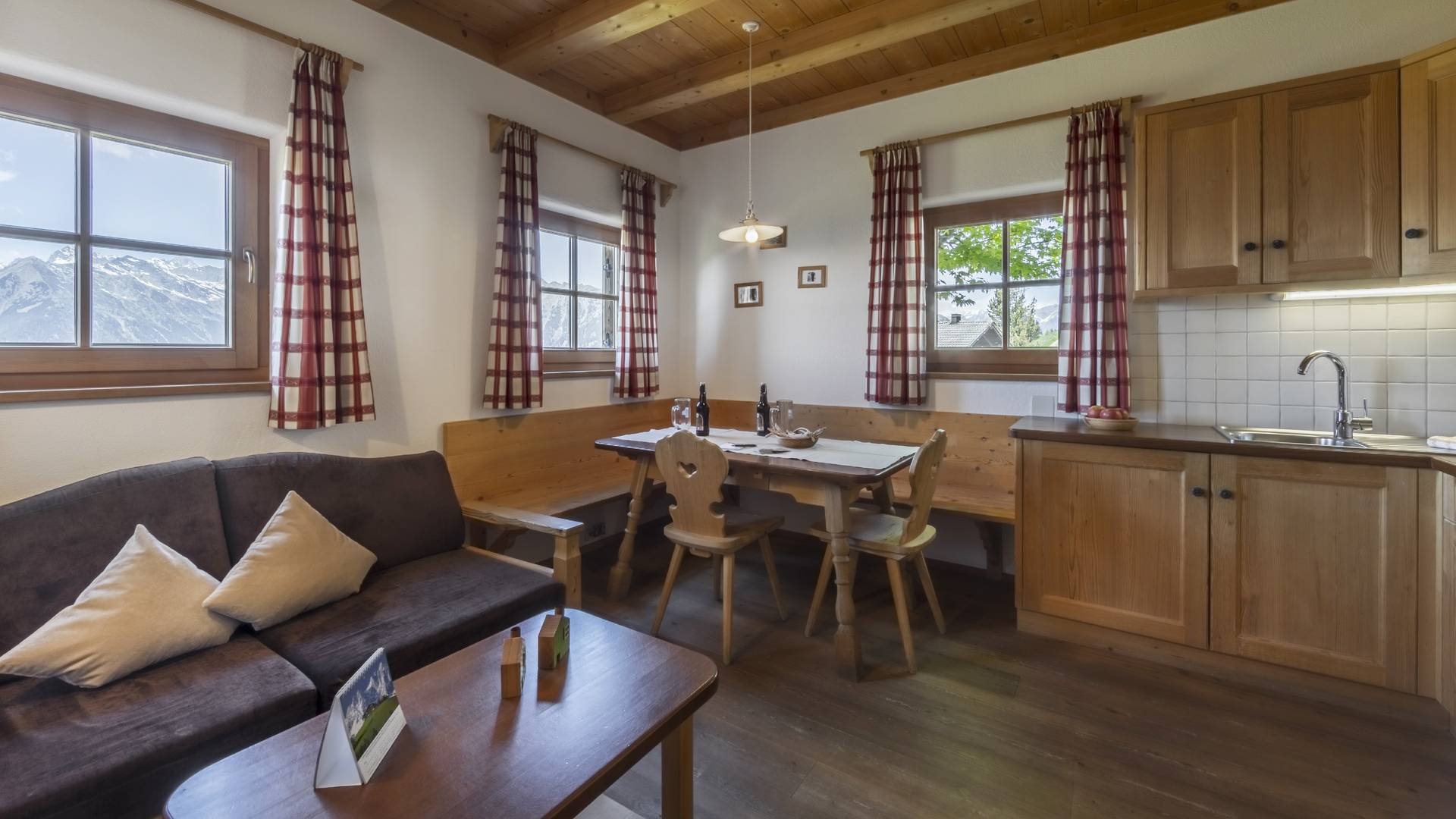 Zielspitze Wohnzimmer Familienalm & Almchalets Taser Alm****