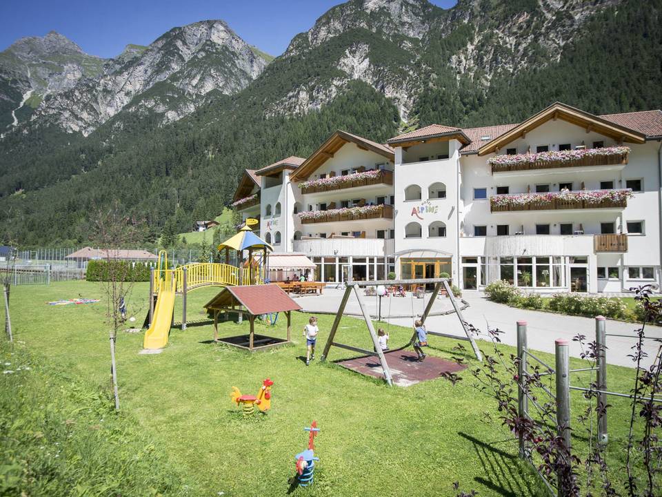 Kinderparadies Alpin ***ˢ Das Familienhotel bei Sterzing für Genießer