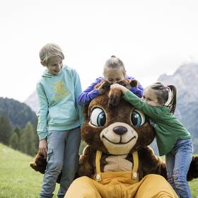 Unser Familienhotel in Sexten, euer Urlaubszuhause in den Dolomiten Unser Familienhotel in Sexten, euer Urlaubszuhause in den Dolomiten