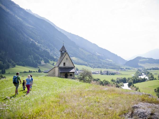 Familienhotels im Eisacktal, dem Tal der spannenden Wege Familienhotels im Eisacktal, dem Tal der spannenden Wege