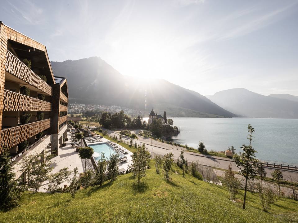 Erholsame Auszeit im Familienhotel im Vinschgau Erholsame Auszeit im Familienhotel im Vinschgau