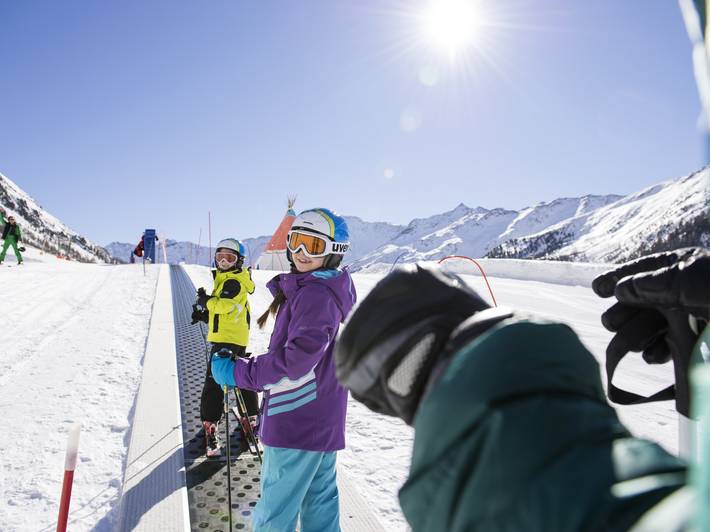 Familienhotel an der Piste = Spaß ohne Ende Familienhotel an der Piste = Spaß ohne Ende