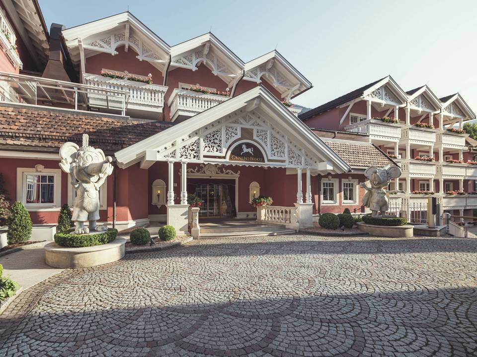 Family Spa Grand Hotel Cavallino Bianco ****ˢ Im Familienhotel in St. Ulrich in Gröden wunschlos glücklich