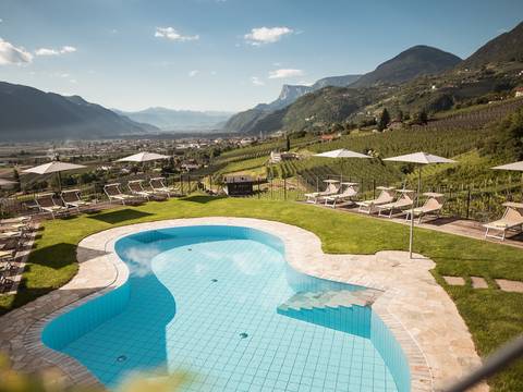 Unser Familienhotel im Meraner Land für glückliche Tage Unser Familienhotel im Meraner Land für glückliche Tage