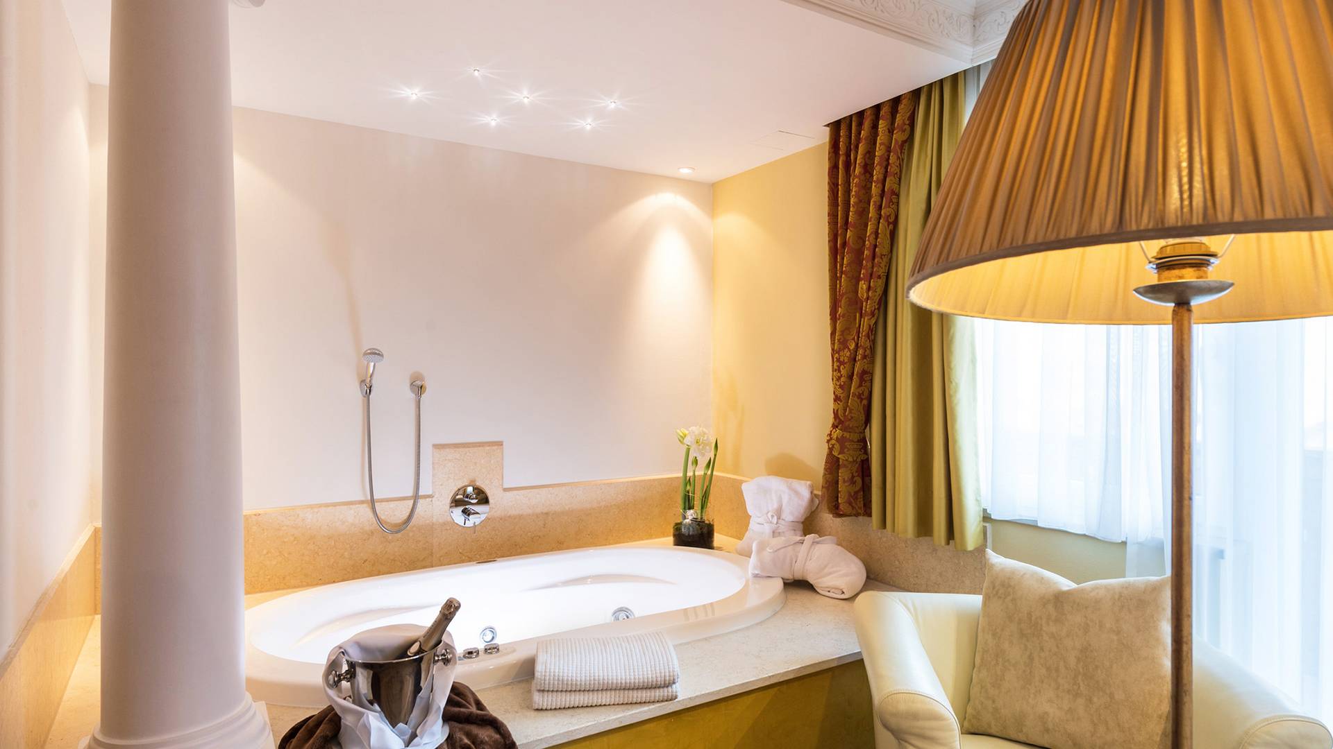 Hotel Fameli ****ˢ Hotel Fameli ****ˢ