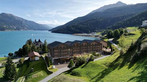 Familienhotels Südtirol: The happy family places! Familienhotels Südtirol: The happy family places!