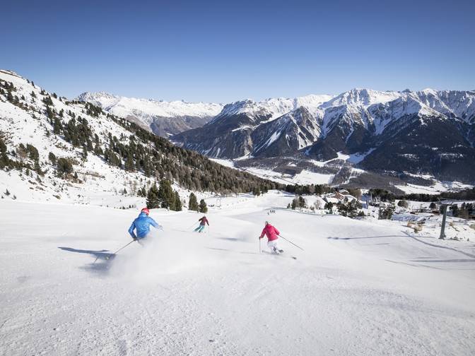 Familienhotel an der Piste = Spaß ohne Ende Familienhotel an der Piste = Spaß ohne Ende