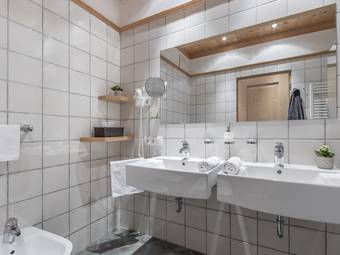 Zielspitze Badezimmer Familienalm & Almchalets Taser Alm****