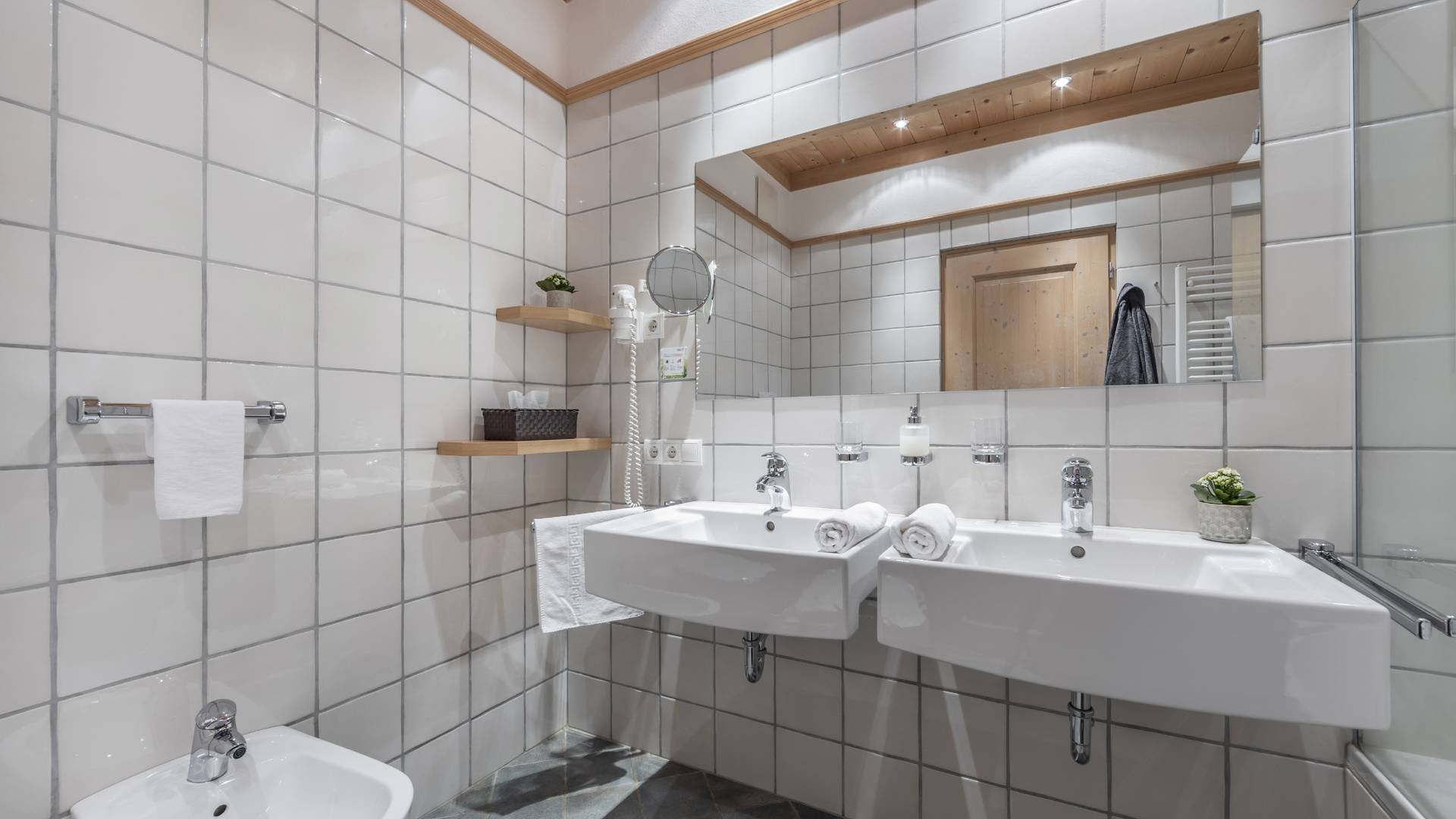 Zielspitze Badezimmer Familienalm & Almchalets Taser Alm****