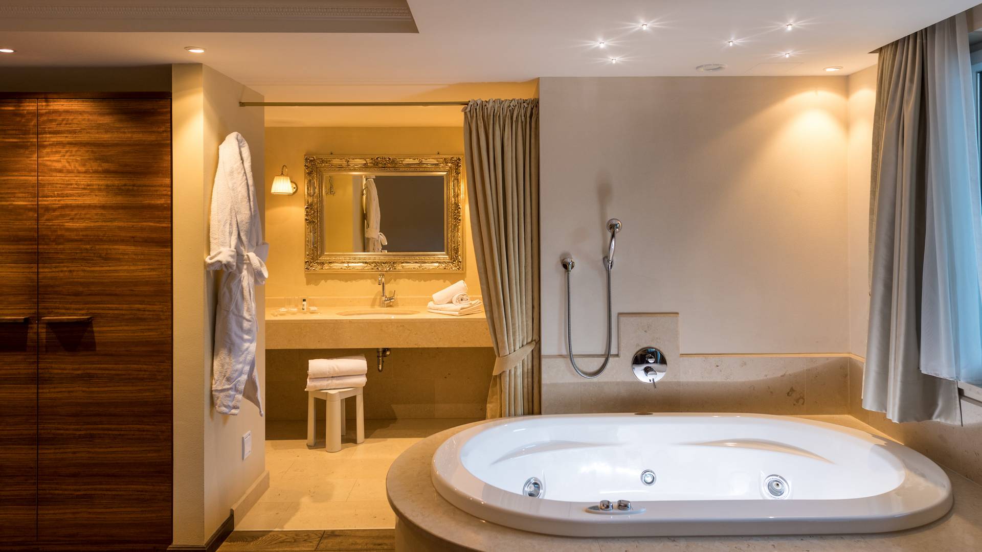 Hotel Fameli ****ˢ Hotel Fameli ****ˢ