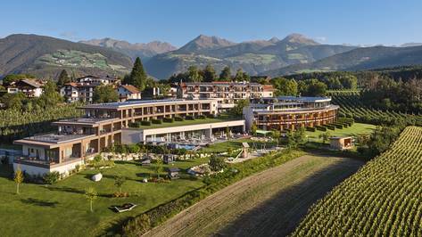 Familienhotels Südtirol: The happy family places! Familienhotels Südtirol: The happy family places!