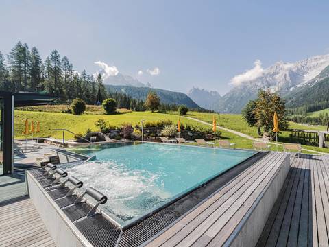 Unser Familienhotel in Sexten, euer Urlaubszuhause in den Dolomiten Unser Familienhotel in Sexten, euer Urlaubszuhause in den Dolomiten