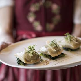 Das Familienhotel in Innichen mit Almdorf-Flair Das Familienhotel in Innichen mit Almdorf-Flair