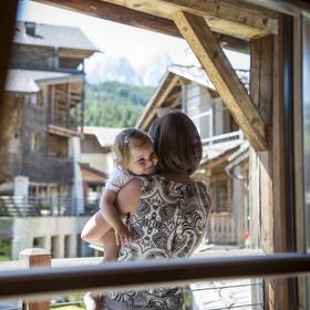 Das Familienhotel in Innichen mit Almdorf-Flair Das Familienhotel in Innichen mit Almdorf-Flair